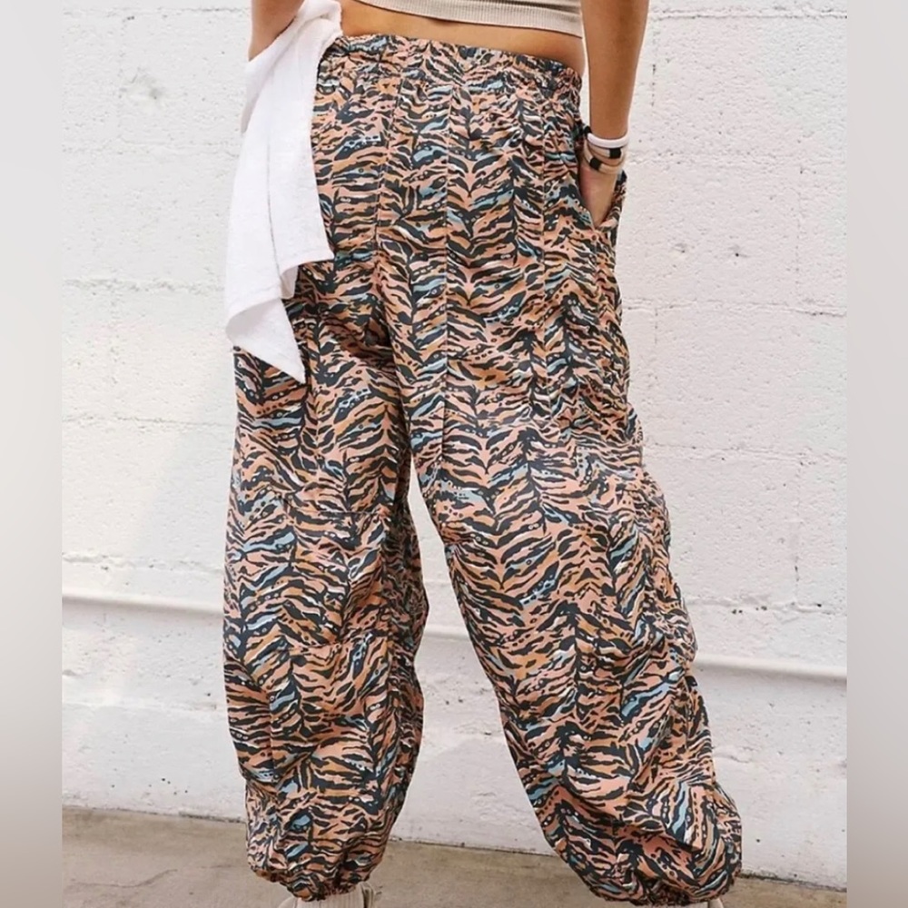 Free People Zephyr Printed Pants - Picture 2 of 10